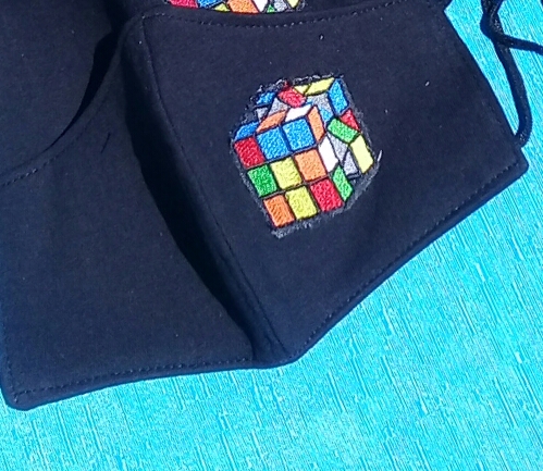 Barbijos Cubero bordado fondo negro